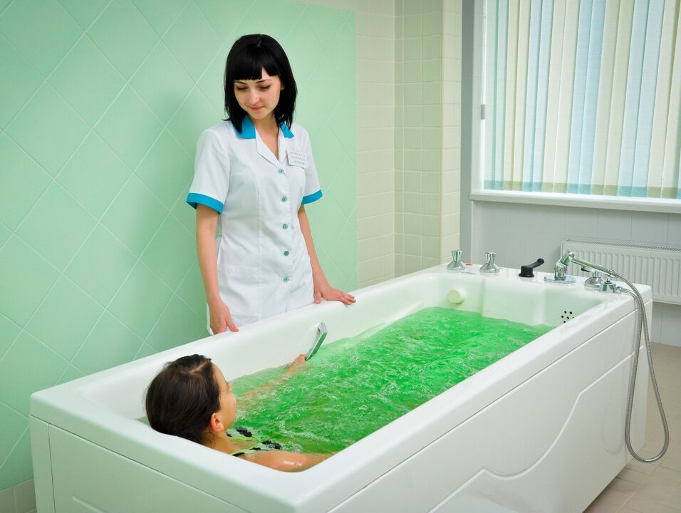 Un baño con hierbas medicinales ayudará a deshacerse de las lombrices. 