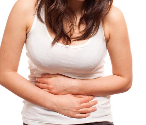 El dolor abdominal es un signo de infestación por helmintos. 